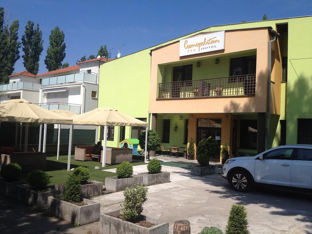 Garni Hotel Cosmopolitan Senec Exterior foto